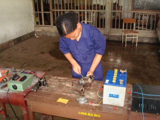 Praktek Otomotif 3